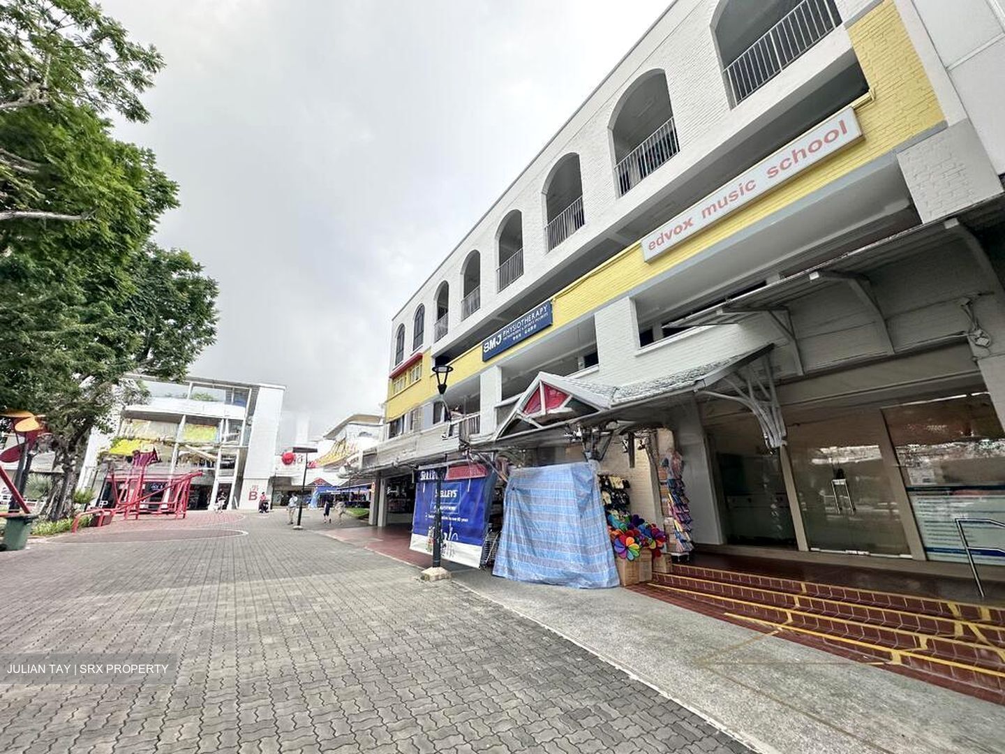 Hougang Street 21 (D19), Shop House #522527181
